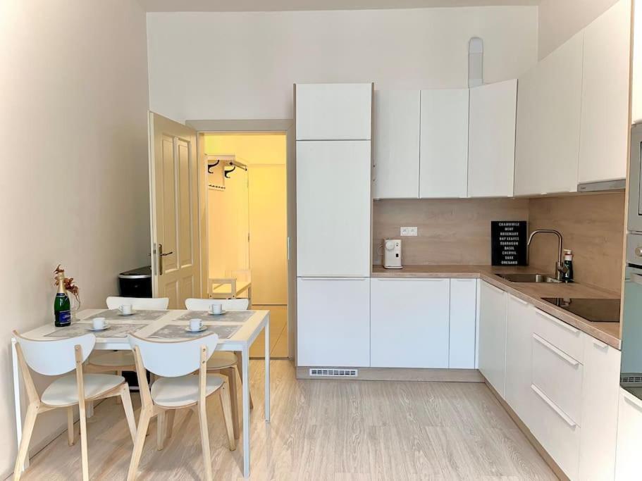Leger Residence Apartment Praga Exterior foto